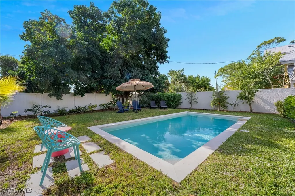 712 110th Avenue N Naples FL 34108