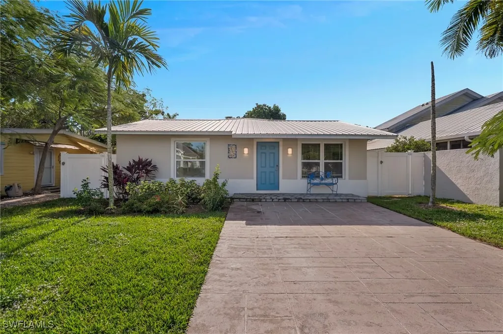 Naples FL, 712 110TH Avenue N