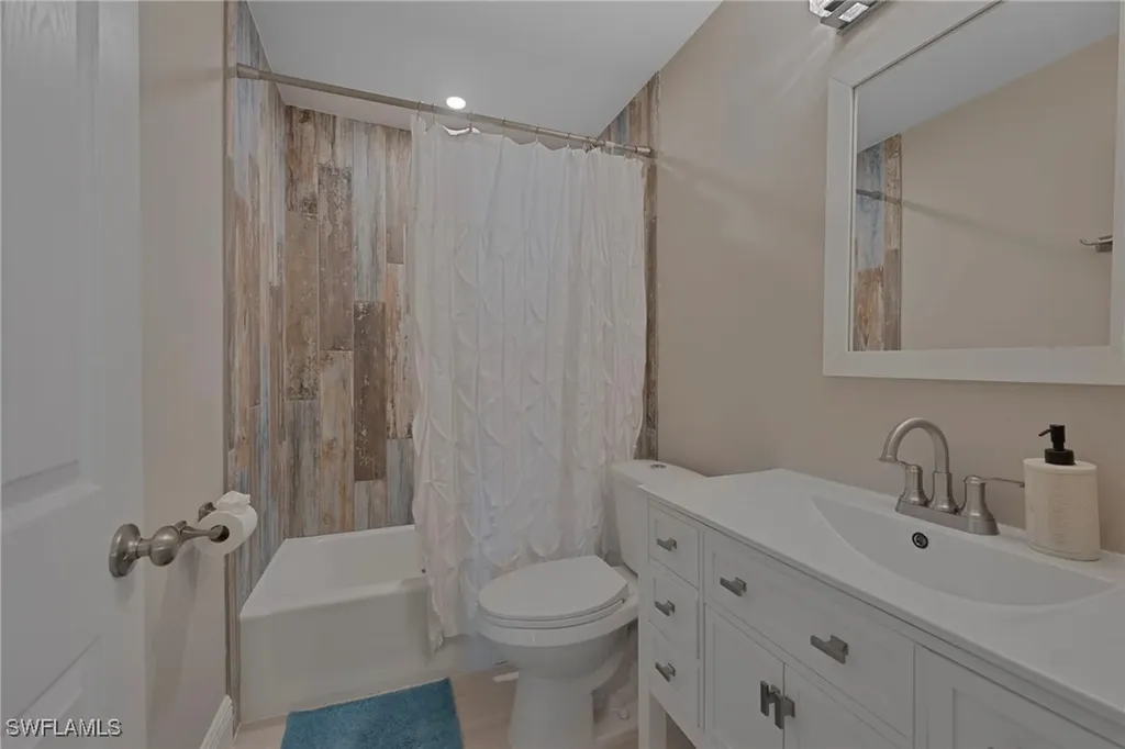 712 110th Avenue N Naples FL 34108