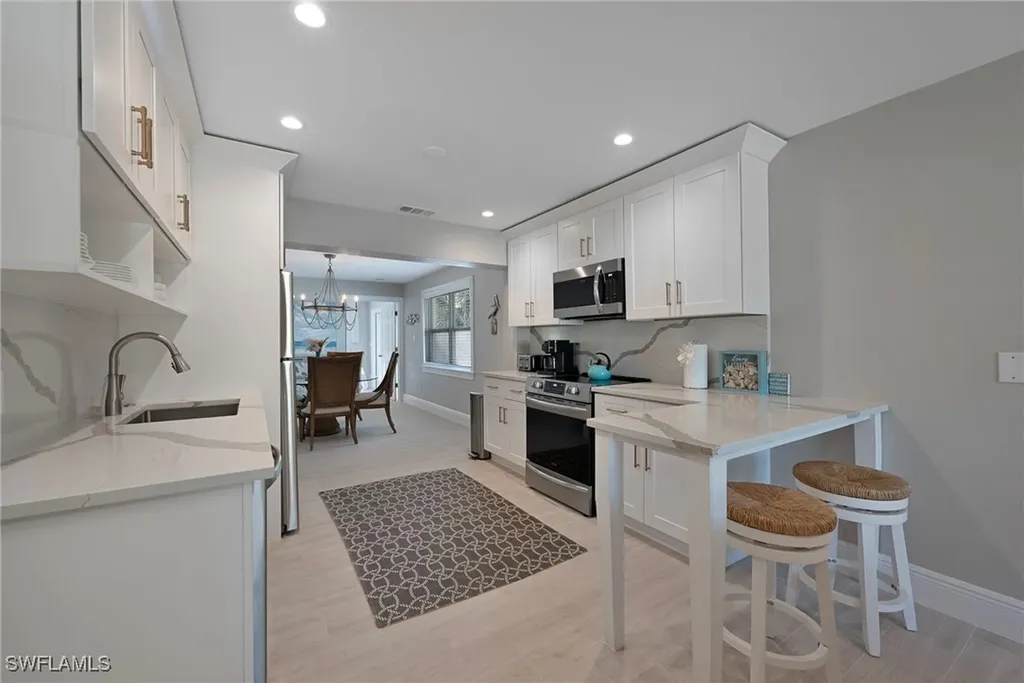 712 110th Avenue N Naples FL 34108