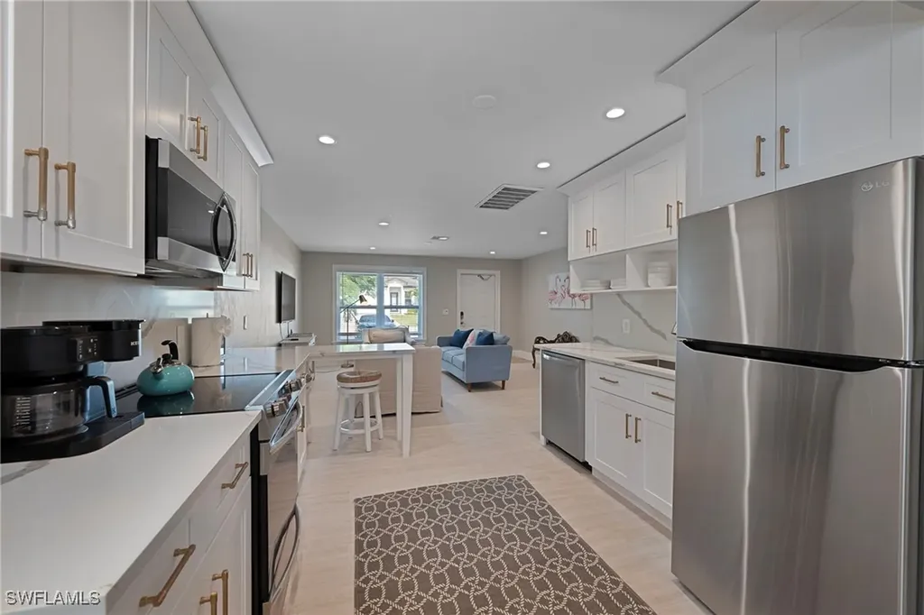 712 110th Avenue N Naples FL 34108