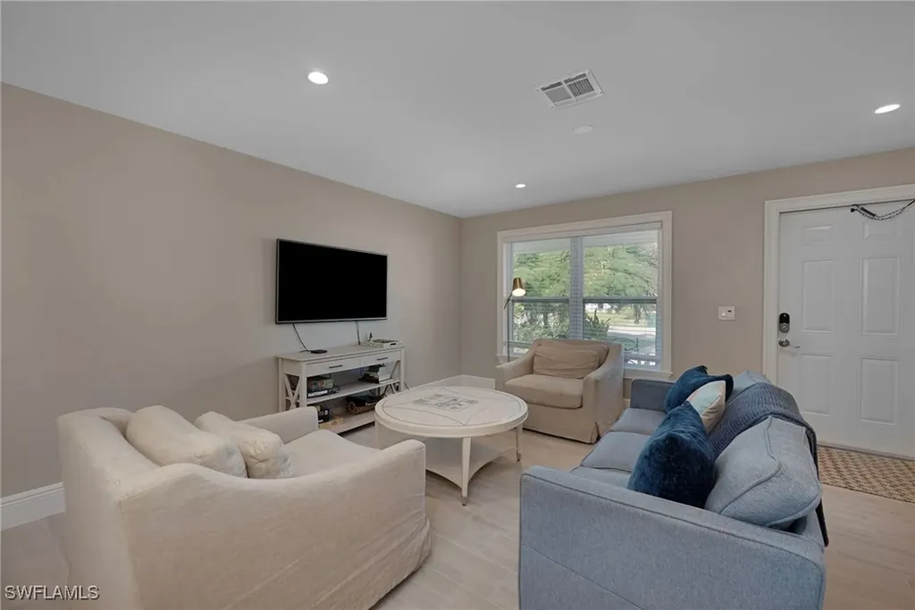 712 110th Avenue N Naples FL 34108