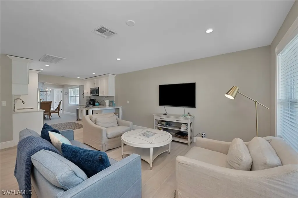 712 110th Avenue N Naples FL 34108