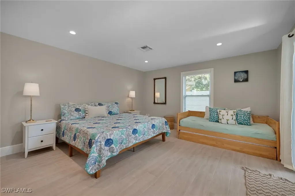 712 110th Avenue N Naples FL 34108