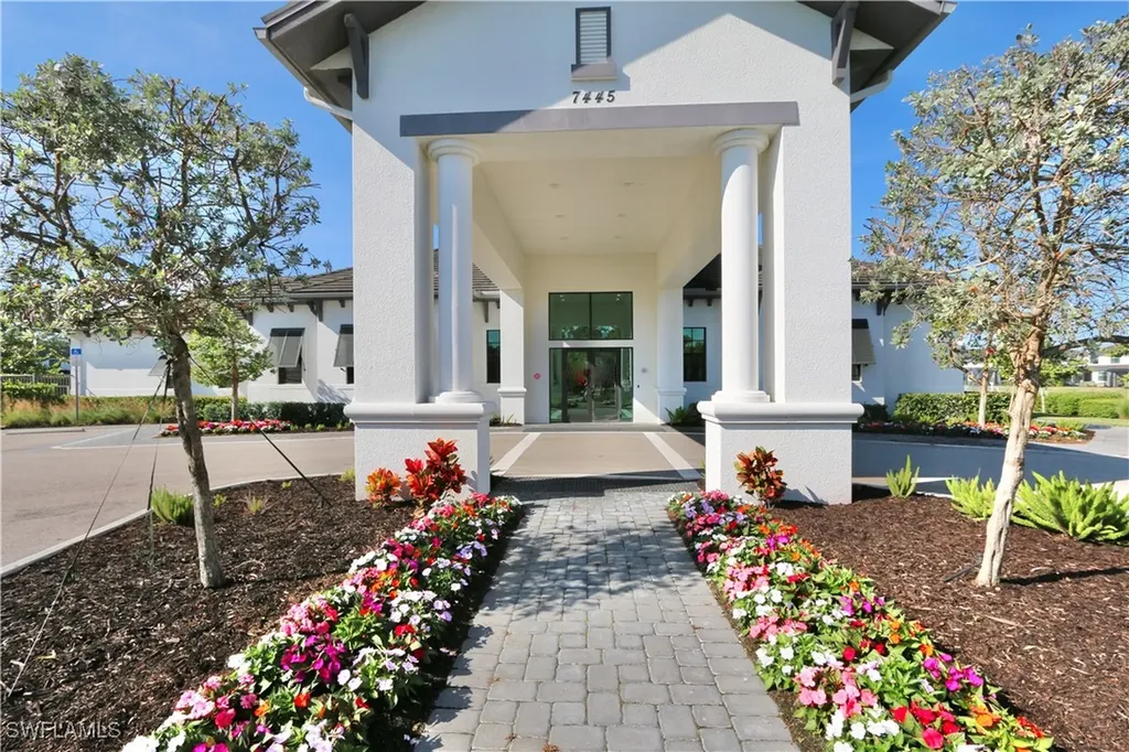 7352 Rockefeller Drive Naples FL 34119