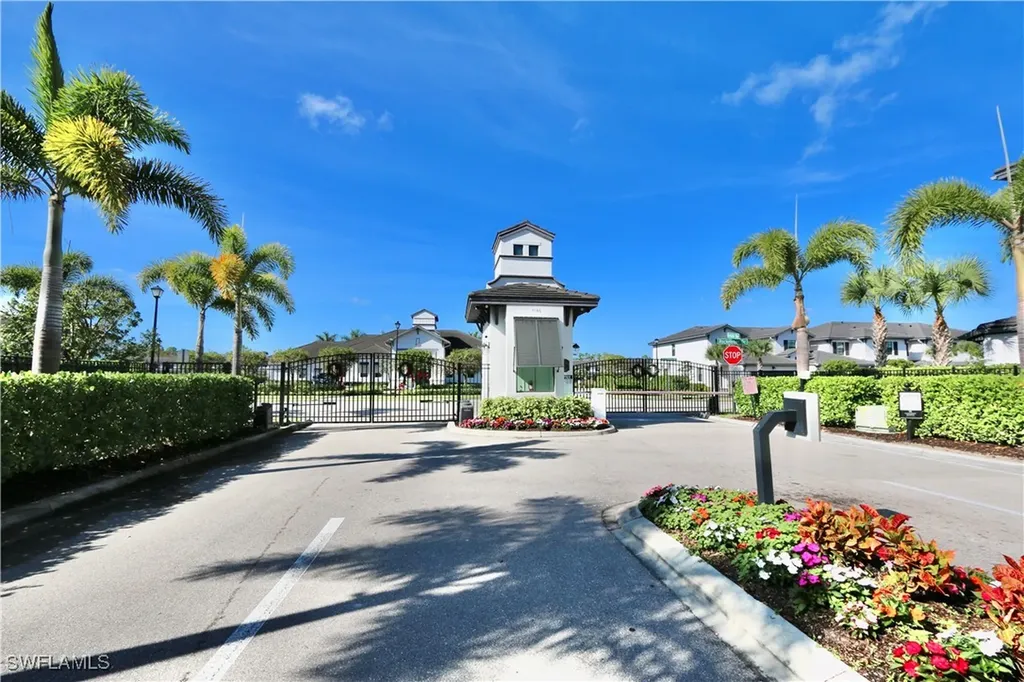 7352 Rockefeller Drive Naples FL 34119