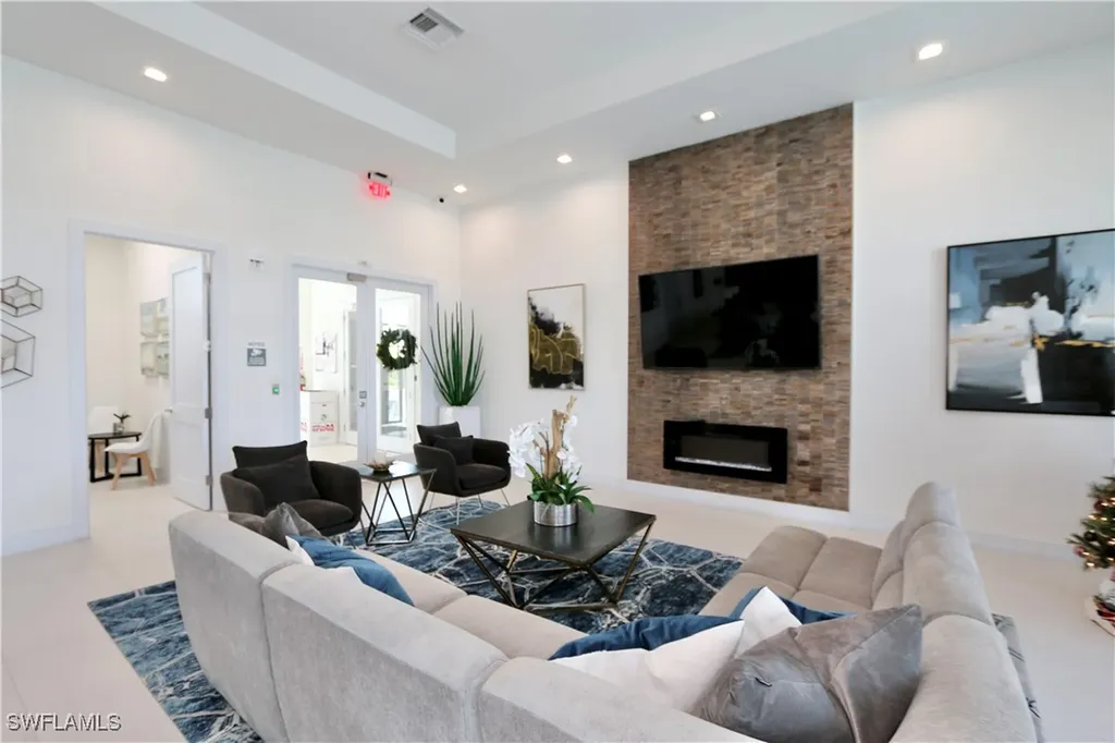 7352 Rockefeller Drive Naples FL 34119