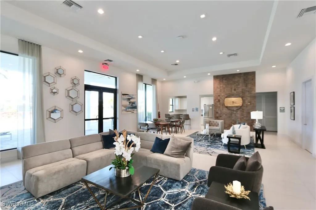 7352 Rockefeller Drive Naples FL 34119