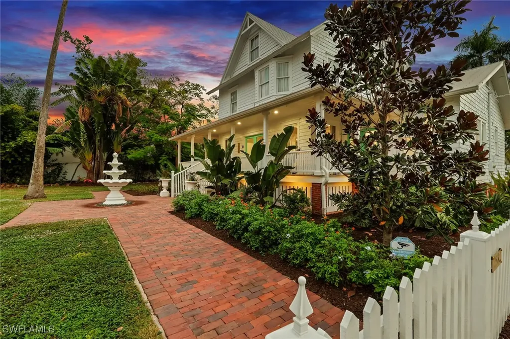 Fort Myers FL, 2582 1ST Street