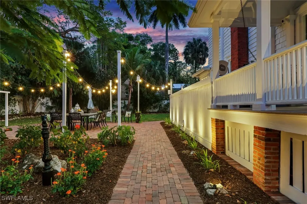 2582 1st Street Fort Myers FL 33901