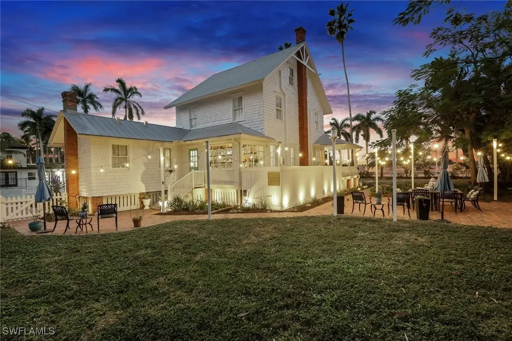 2582 1st Street Fort Myers FL 33901