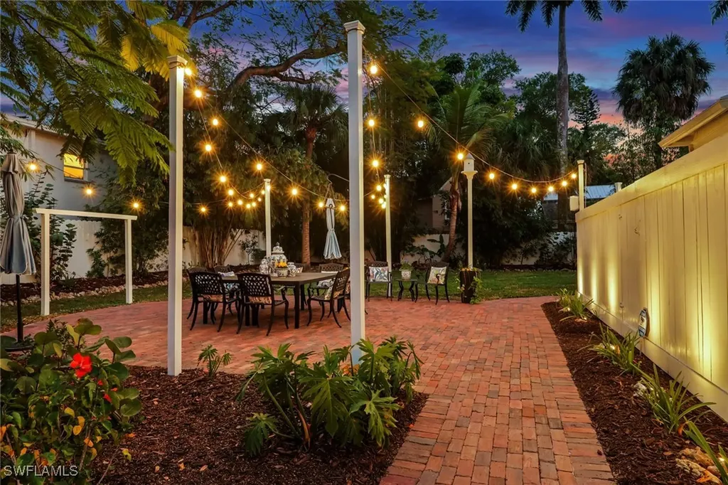 2582 1st Street Fort Myers FL 33901