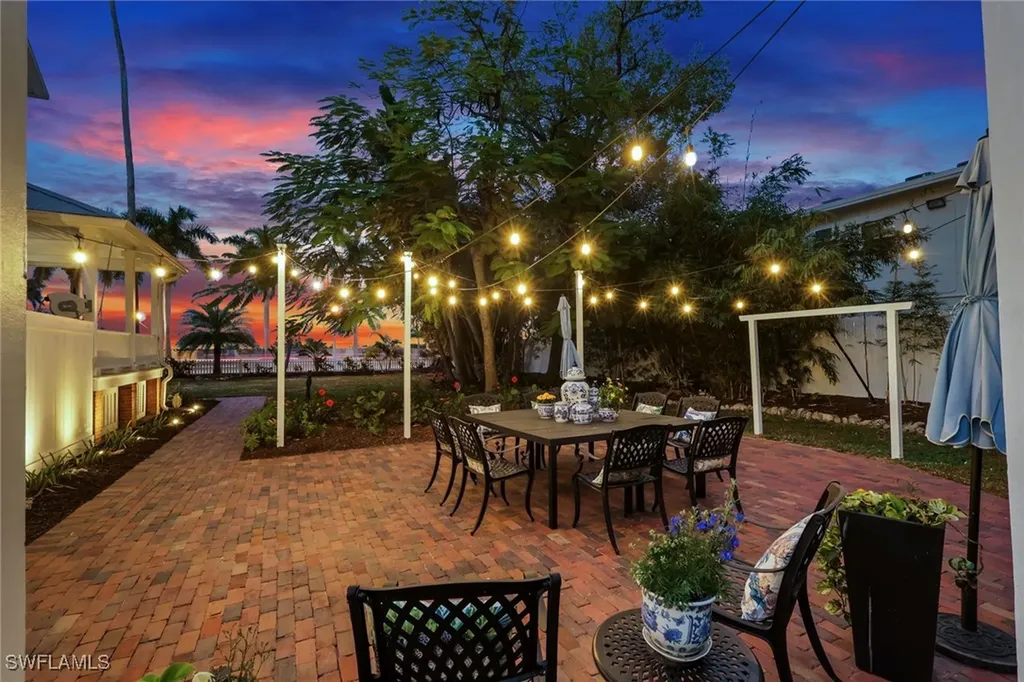 2582 1st Street Fort Myers FL 33901