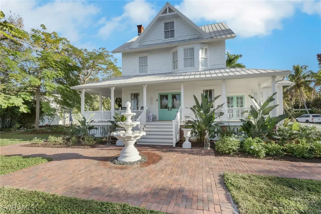 2582 1st Street Fort Myers FL 33901
