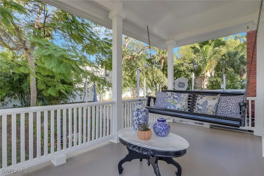 2582 1st Street Fort Myers FL 33901