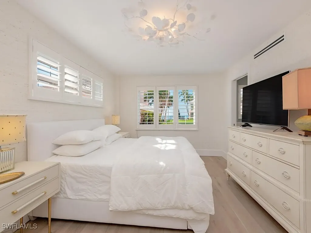 2401 Gulf Shore Boulevard N Naples FL 34103