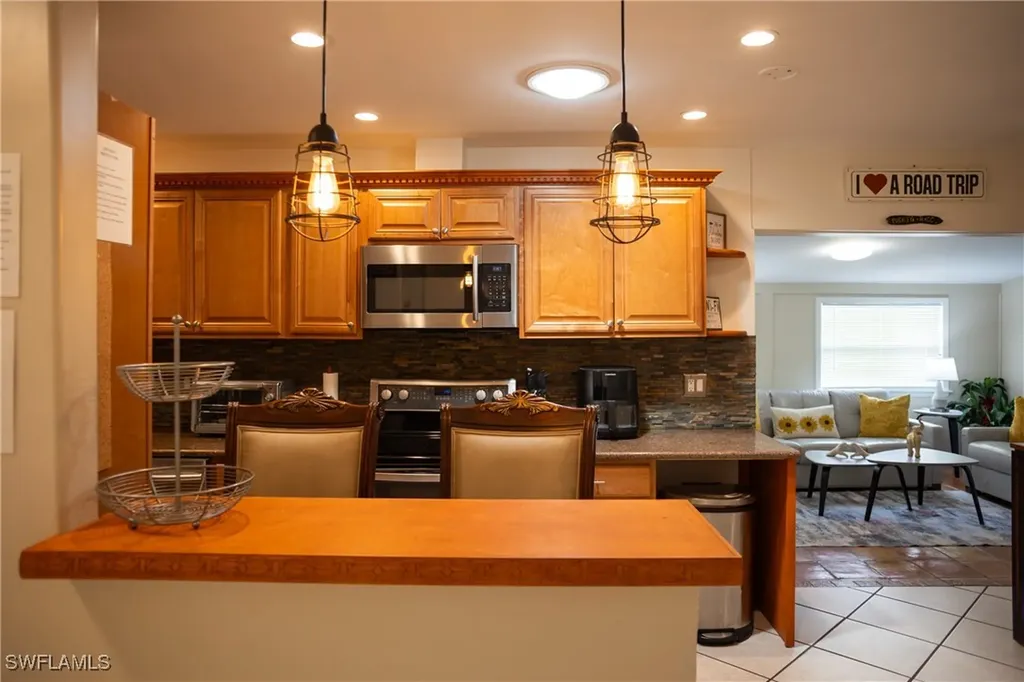 806 97th Avenue N Naples FL 34108