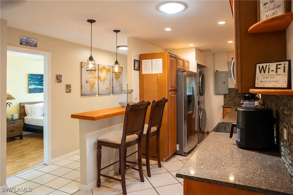 806 97th Avenue N Naples FL 34108