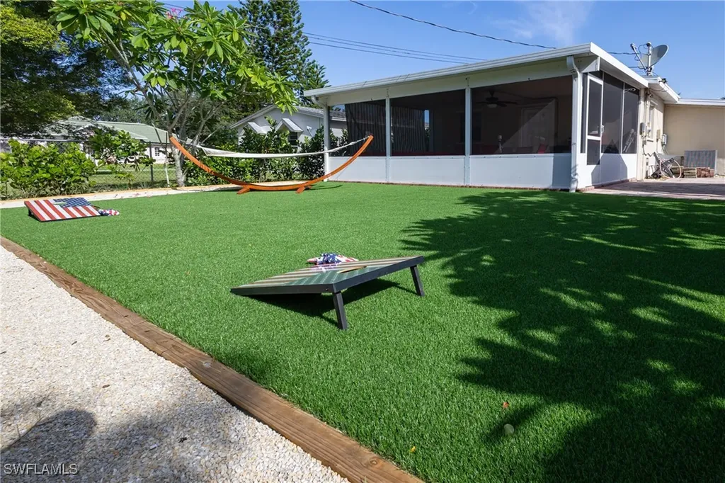 806 97th Avenue N Naples FL 34108