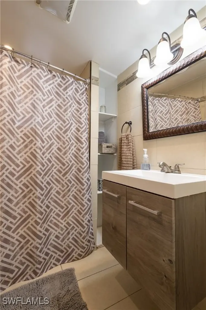 806 97th Avenue N Naples FL 34108