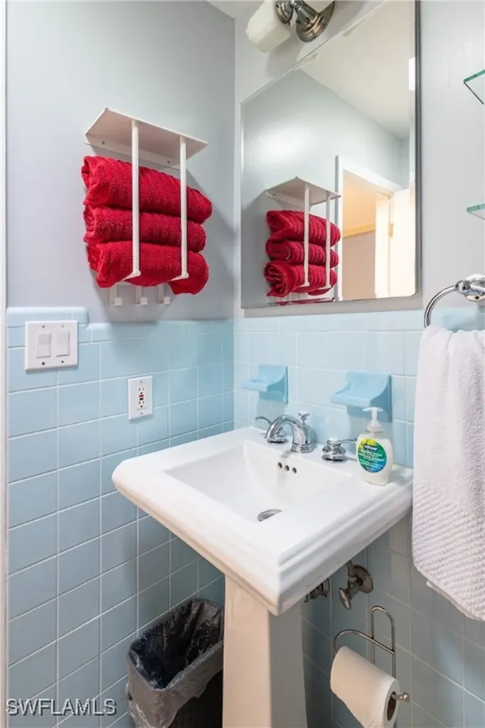 806 97th Avenue N Naples FL 34108