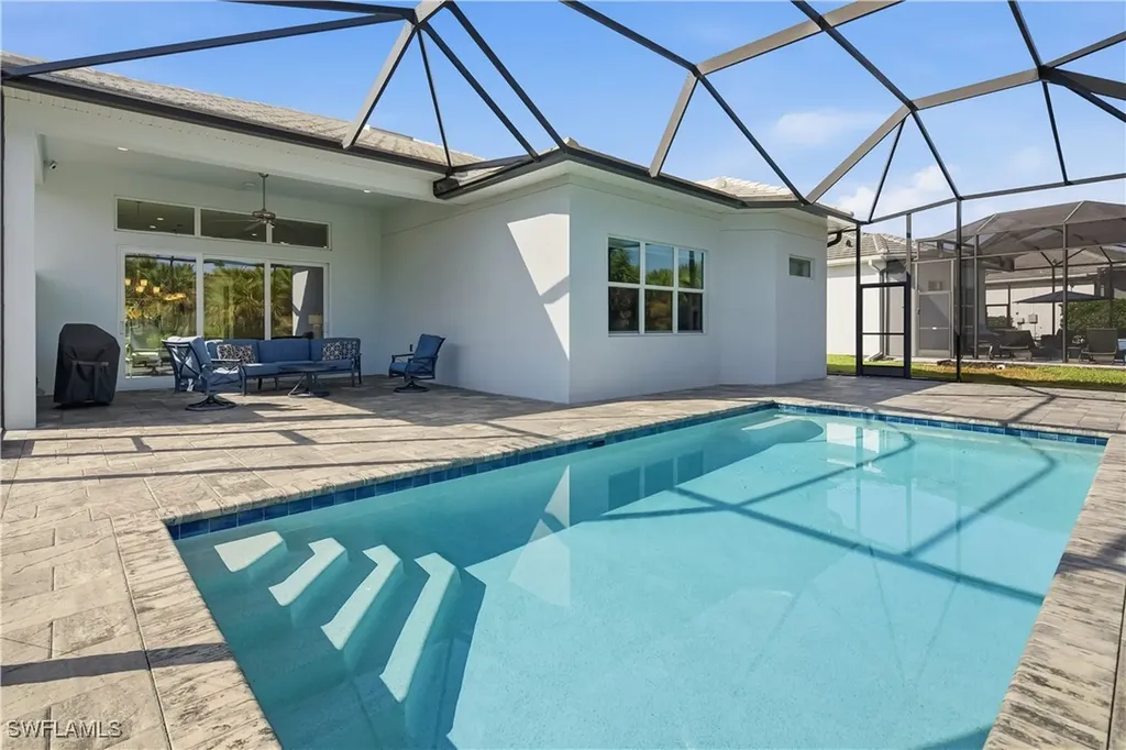 8999 Redonda Drive Naples FL 34114