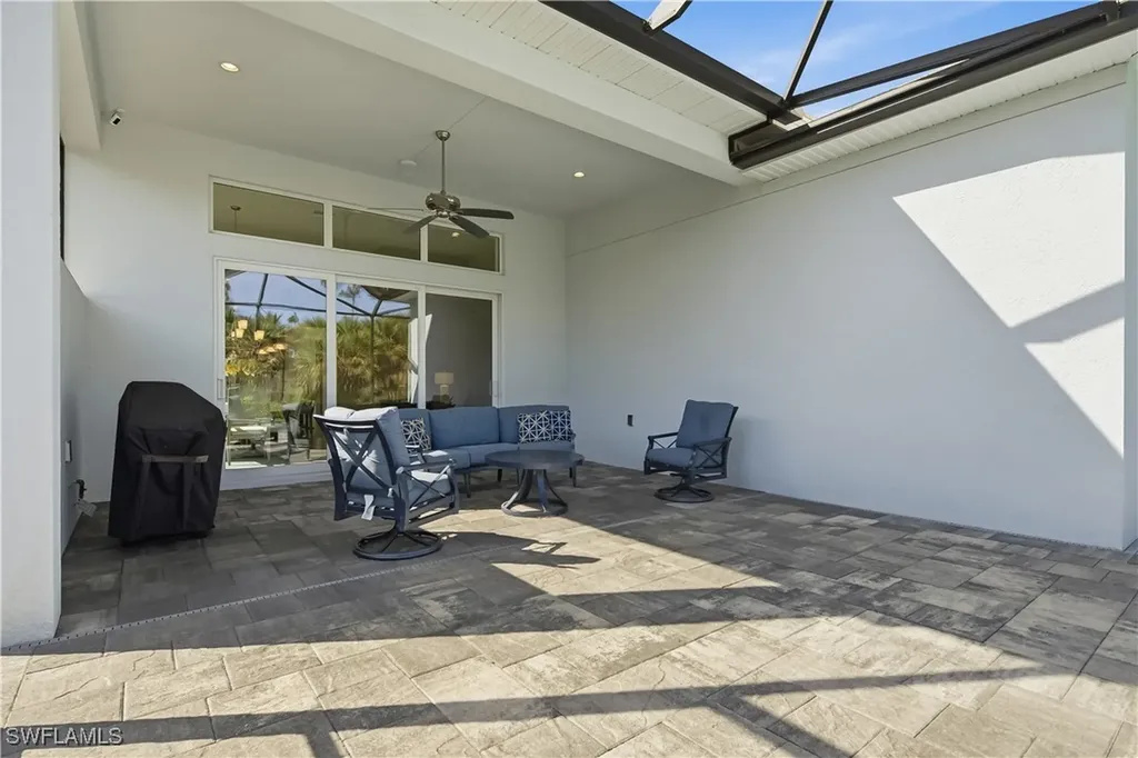 8999 Redonda Drive Naples FL 34114