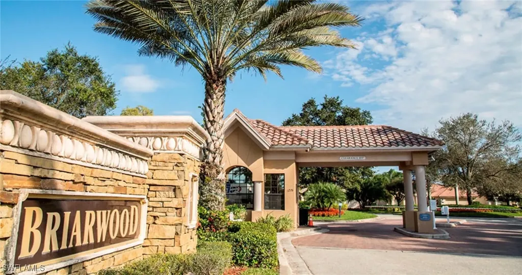 343 Dover Place Naples FL 34104