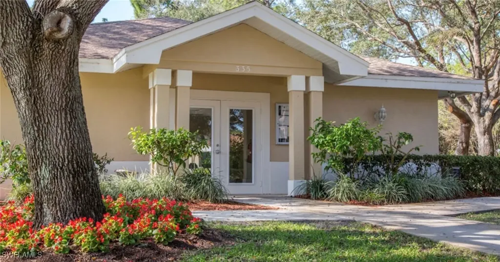 343 Dover Place Naples FL 34104