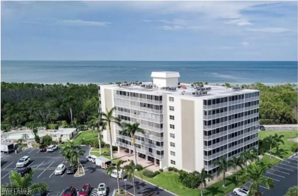 3 Bluebill Avenue Naples FL 34108