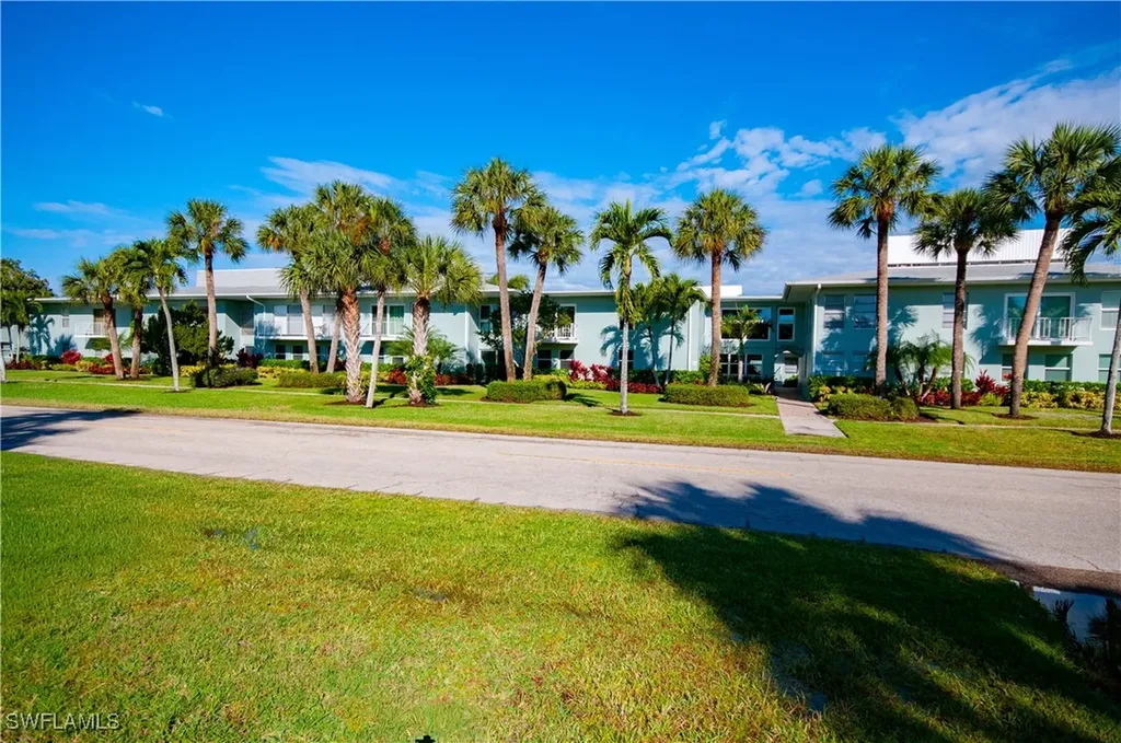 641 12th Avenue S Naples FL 34102