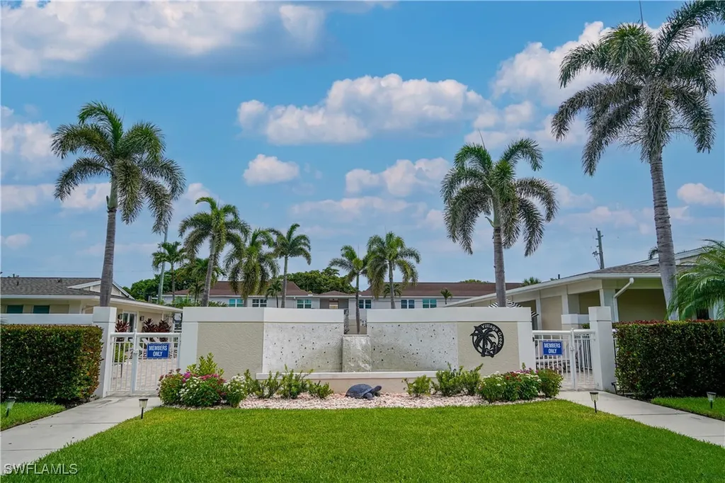 641 12th Avenue S Naples FL 34102