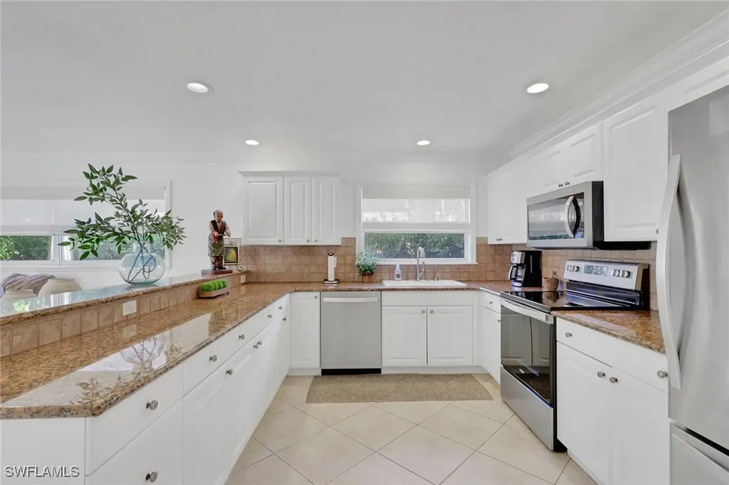 826 109th Avenue N Naples FL 34108