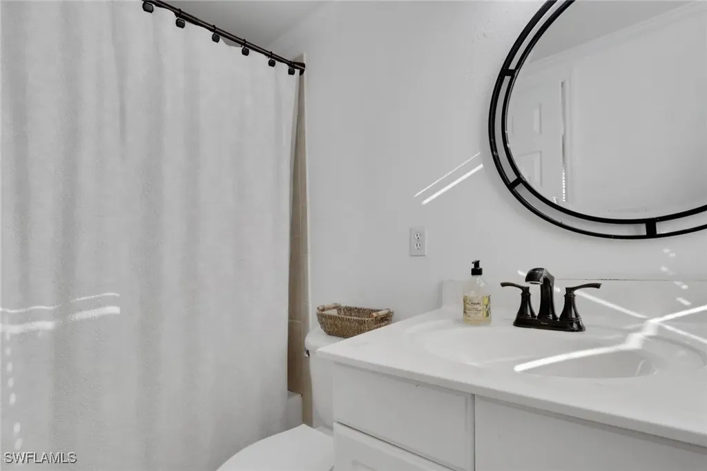 826 109th Avenue N Naples FL 34108