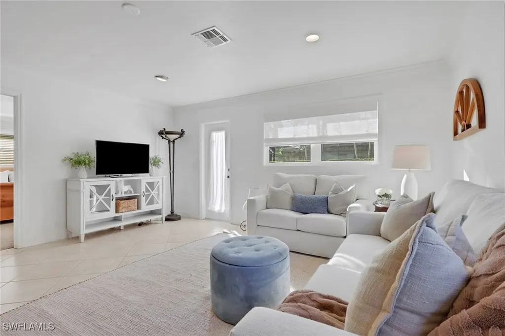 826 109th Avenue N Naples FL 34108