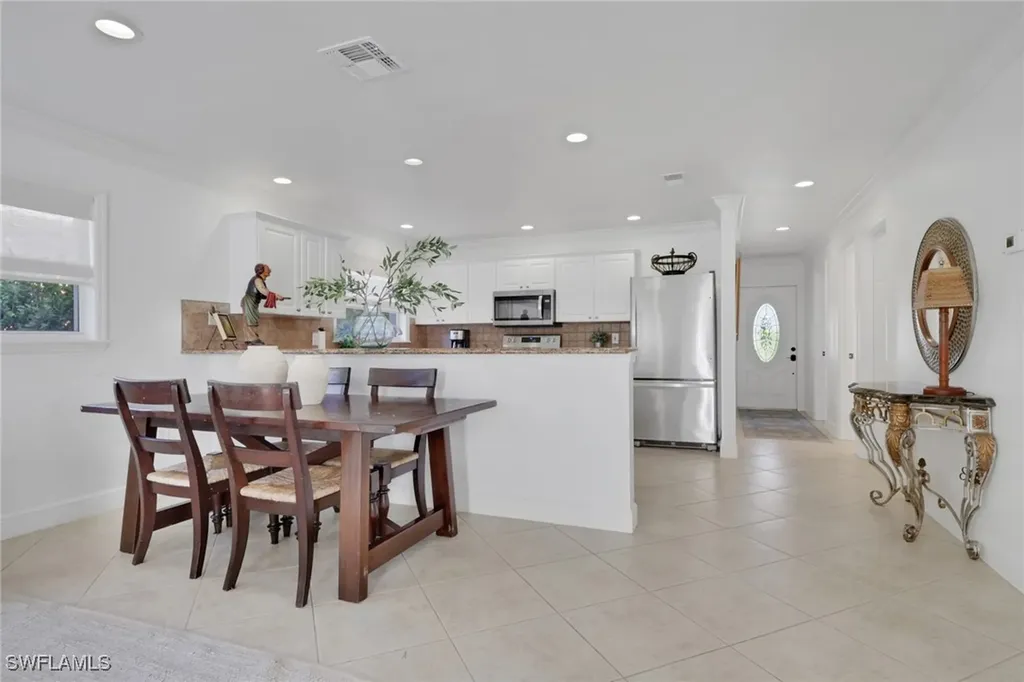 826 109th Avenue N Naples FL 34108