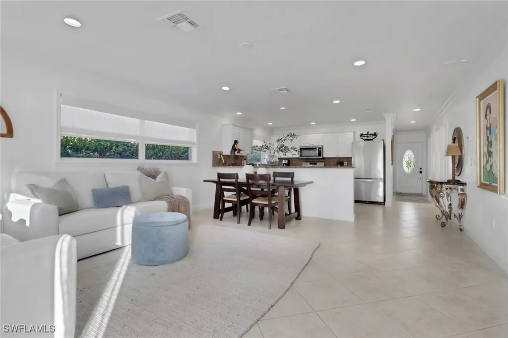 826 109th Avenue N Naples FL 34108