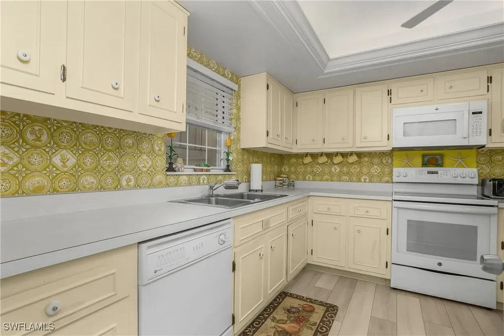 2701 Gulf Shore Boulevard N Naples FL 34103