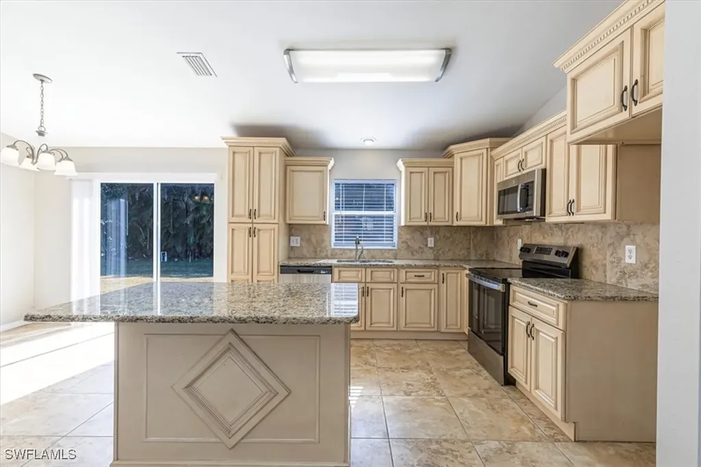 1510 SW 13th Terrace Cape Coral FL 33991