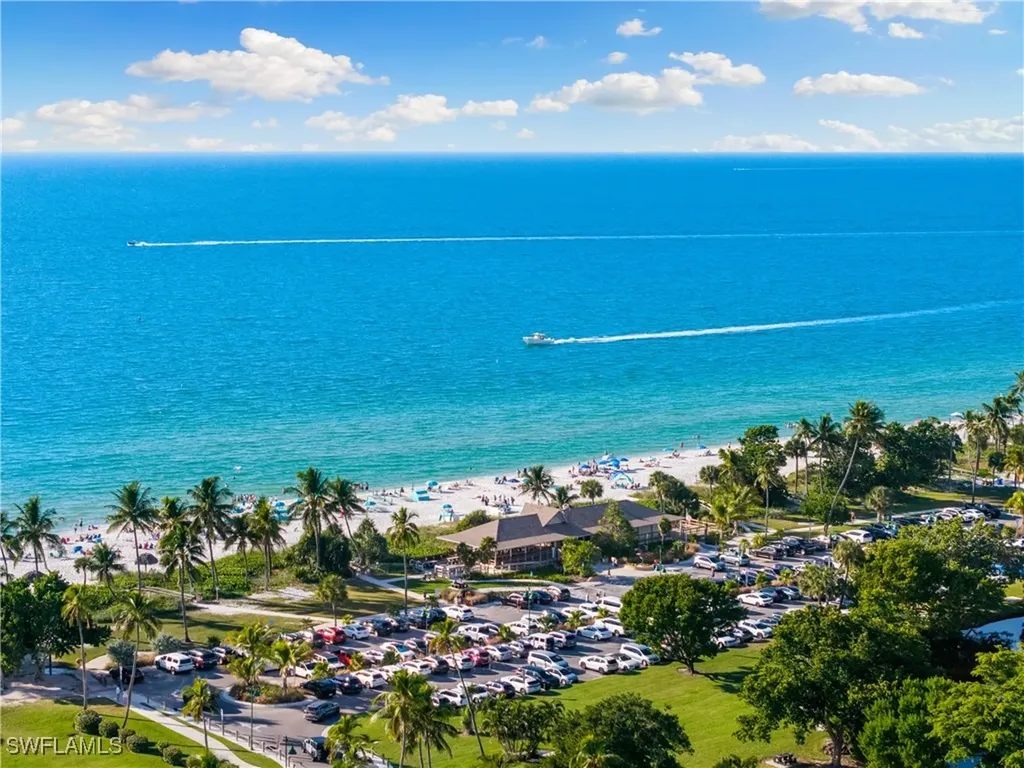 Naples FL, 1400 Gulf Shore Boulevard N, Unit 201