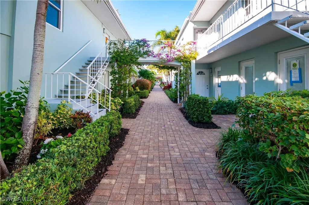 601 12th Avenue S Naples FL 34102