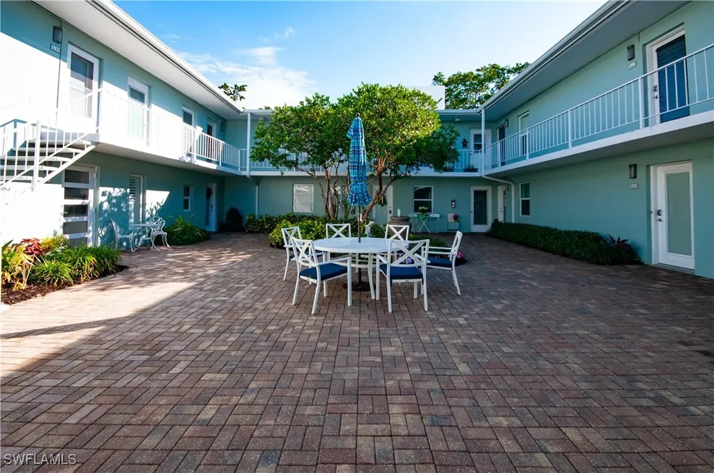 601 12th Avenue S Naples FL 34102