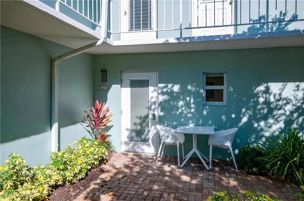 601 12th Avenue S Naples FL 34102