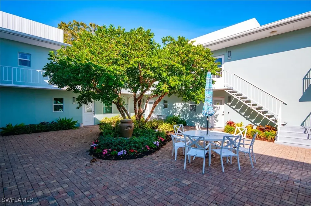 601 12th Avenue S Naples FL 34102