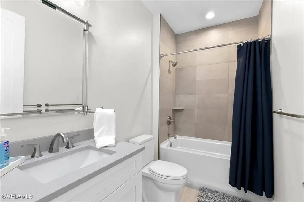 734 109th Avenue N Naples FL 34108