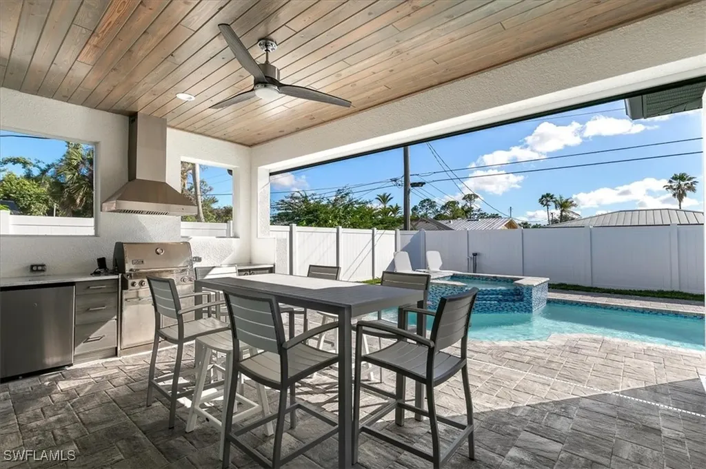 734 109th Avenue N Naples FL 34108