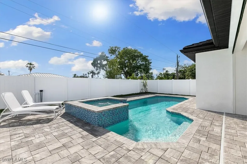 734 109th Avenue N Naples FL 34108