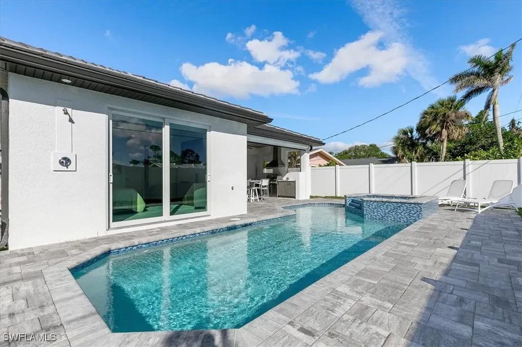 734 109th Avenue N Naples FL 34108