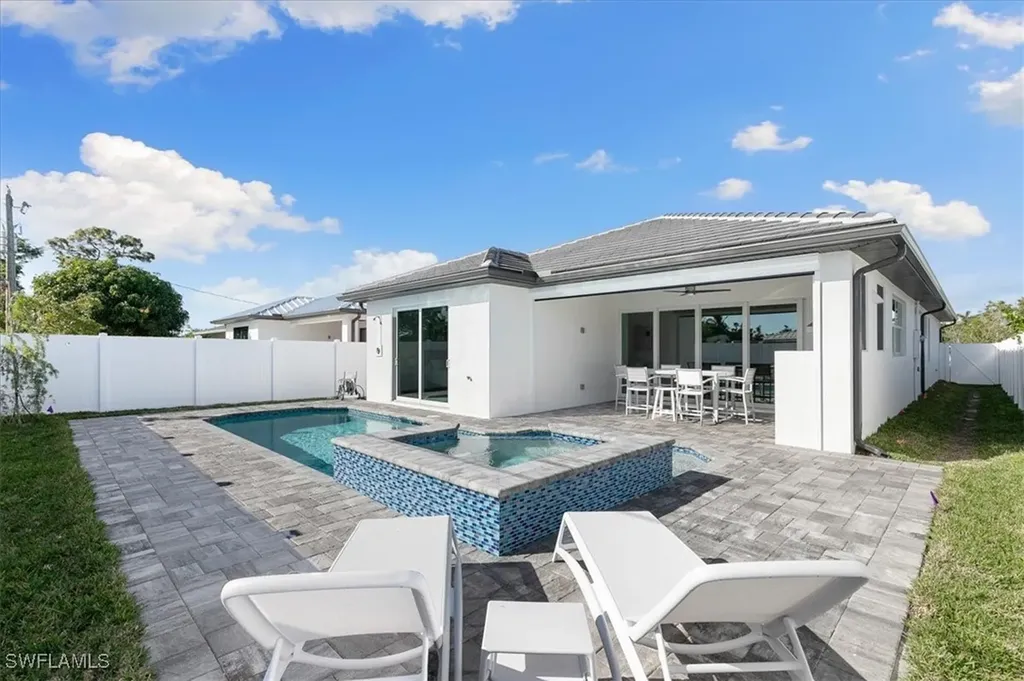 734 109th Avenue N Naples FL 34108