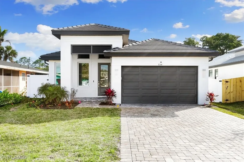 734 109th Avenue N Naples FL 34108